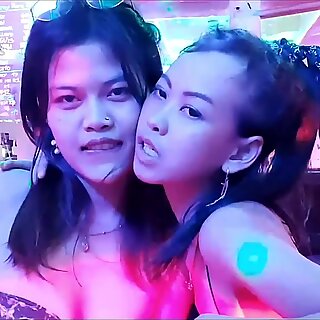 Thai pattaya bargirls ranskalainen suutelu (10. lokakuuta 2020, Pattaya)