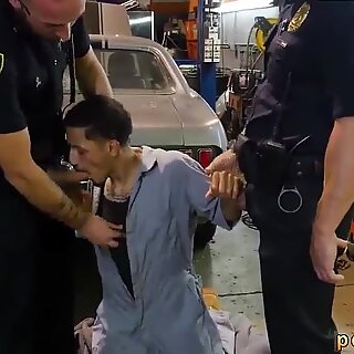Anh trai và cảnh sát đồng tính nam khiêu dâm video sexy khỏa thân được thâm nhập bởi cảnh sát